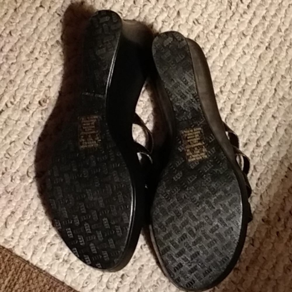 Shoes - Picture 3 of 4